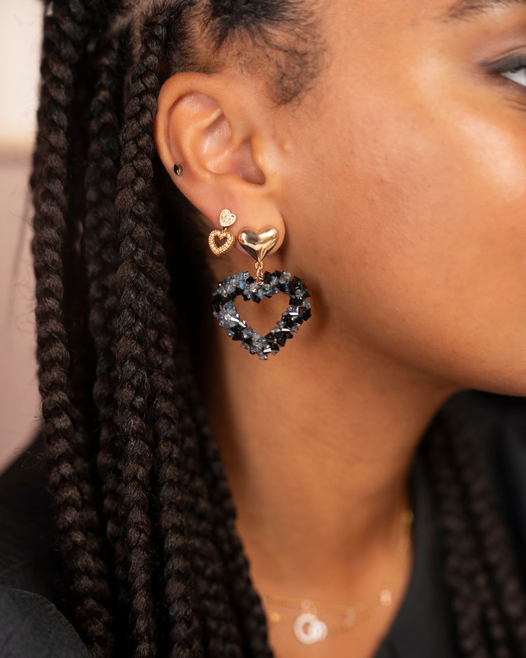 Heart earrings? Always a good idea 🖤 ✨
#dayandeve #dayandevejewellery #earrings #jewellerinspo #jewellerybrand